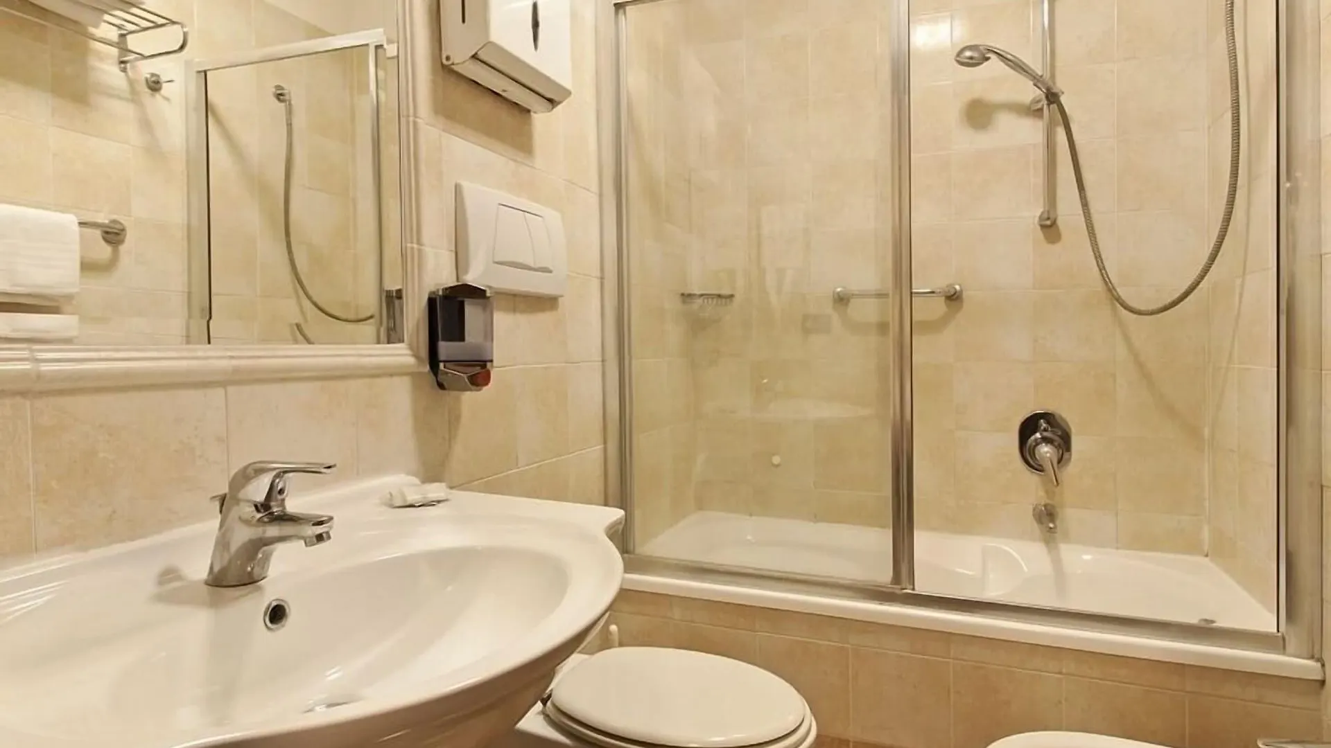 Hotel Stromboli  Rome