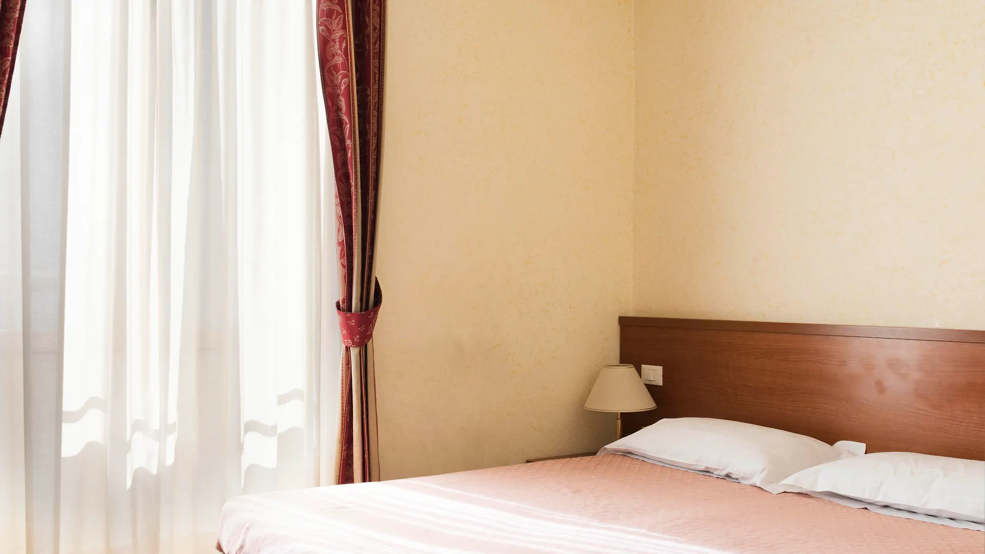 Hotel Stromboli 3*, Rome Italy
